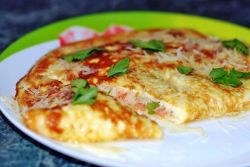 omlet z pomidorami w wielu odmianach