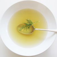 Transparentna in zlata piščančja juha - recept