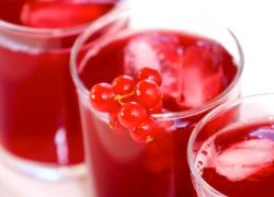 Рецепта за замразена напитка от плодове от червена боровинка