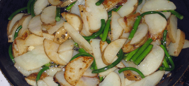 jak smažit česnekové šipky se bramborami