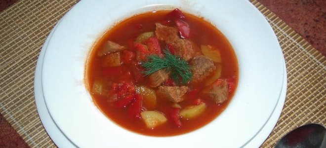 Madžarski golaž - klasični recept