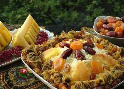 Ázerbájdžánský pilaf se sušenými ovocemi a masem