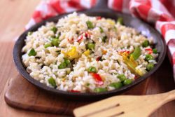 riž z zelenjavo, da okrasite