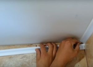 Как да намалите тавана первази25