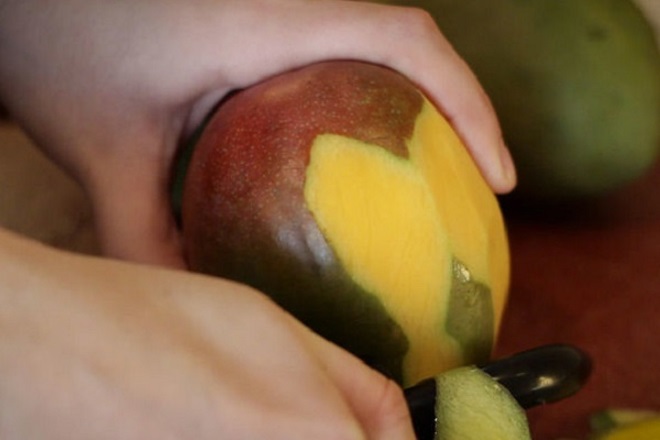 Как красиво и правилно нарязани манго 1