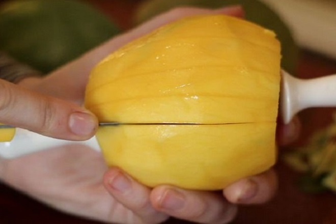 Как красиво и правилно нарязани манго 3