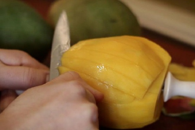Колико је лијепо и правилно исечено манго 4