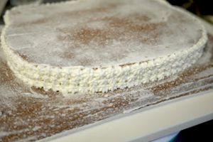Как красиво украсить детский торт на день рождения кремом 3