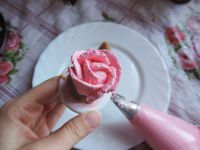 Как украсить торт розами 4
