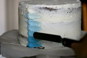 Как украсить бока торта кремом 2