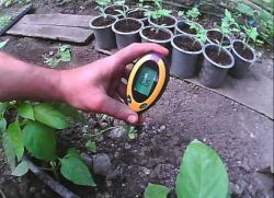 Přístroj na měření kyselosti půdy