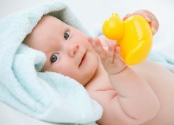 4 mjeseca kako igrati i razviti dijete