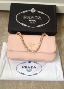 как да разграничите истинска чанта prada3