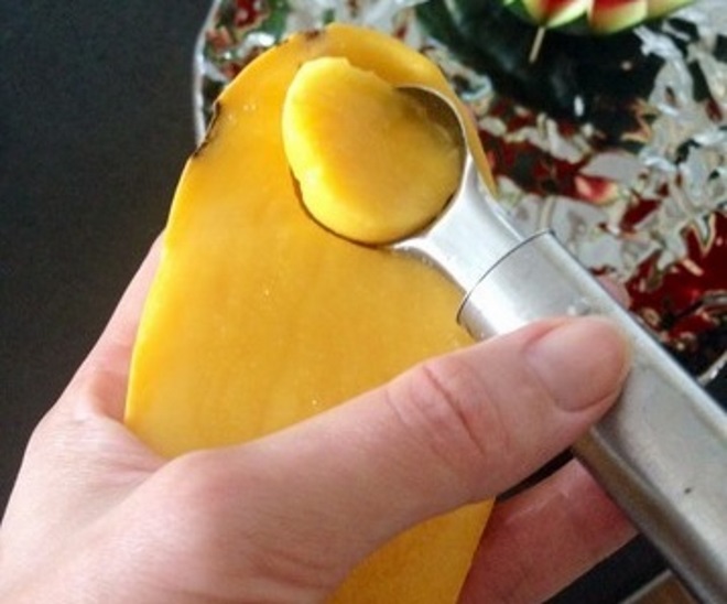 Kako jesti mango 1