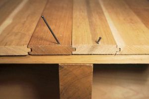Kako ukloniti škripanje drvenog poda pomoću samoreznih vijaka