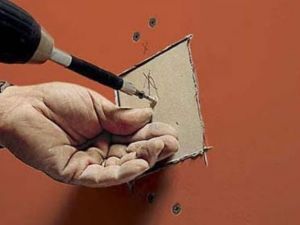 Как да запечатаме дупка в суха стена8