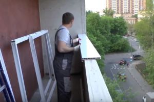 Как да глазурим балкон със собствените си ръце10