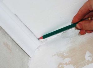 Kako lijepiti osnovnu ploču na stropu u uglovima6