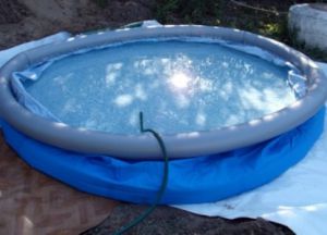 как да инсталирате надуваем басейн в страната