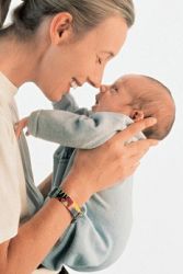 как держать новорожденного после кормления
