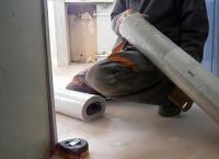 Kako postaviti linoleum na drveni pod9