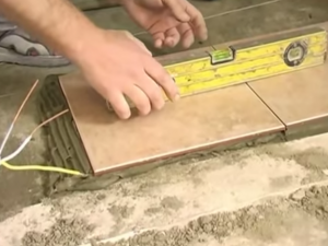 Kako položiti ploščice na tla 15
