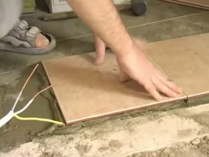Kako postaviti pločice na pod