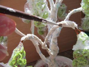 jak zrobić beczkę na drzewo z koralików 21
