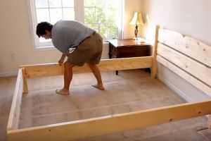 Како направити кревет од дрвета с властитим рукама 24