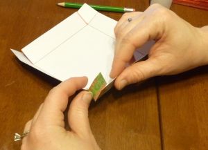 kako narediti škatlo s papirjem 6