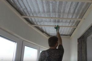Jak vyrobit strop plastových panelů3