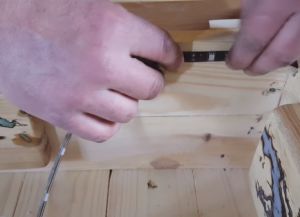 Jak vyrobit konferenční stolek se svými rukama30