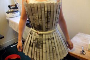 Jak vyrobit šaty z novin21