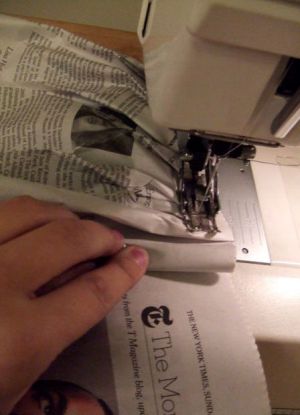 Kako napraviti haljinu iz novina47