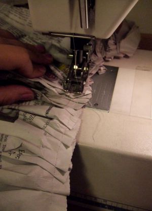 Kako napraviti haljinu iz novina49