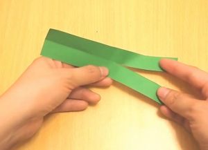 Jak zrobić helikopter z papieru 4