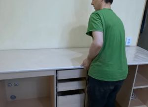 Jak vyrobit kuchyň s rukama25