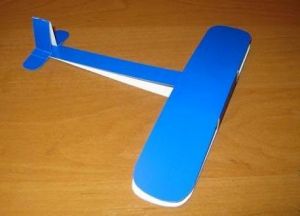 ручно израђен авион од картона 3