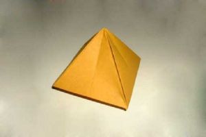 как да направите пирамида от картон 1