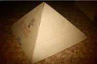 как да направите пирамида от картон7