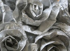 Jak vyrobit růže z fólie6
