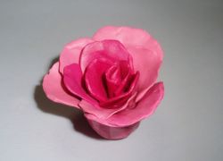 како направити ружу од пластине 6