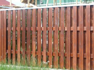 Jak vyrobit dřevěný plot10
