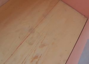 Drewniana podłoga na balkonie z własnymi rękami37