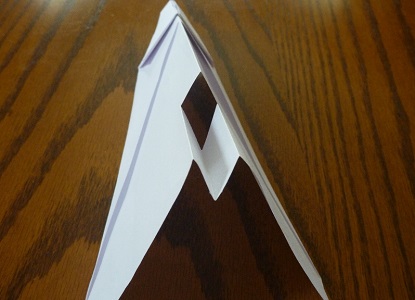 Jak zrobić papierowy samolot 15
