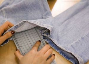 jak dělat módní roztrhané džíny 3