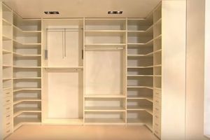 Jak vyrobit velmi skříňový prostor v ložnici 15