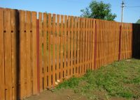 Jak malovat dřevěný plot4
