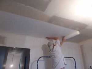 Как да лепене тапети на тавана9