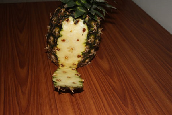 Jak obrać ananas (2)